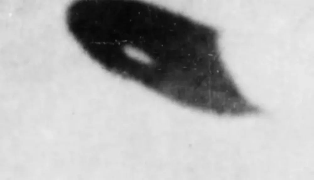 El caso 24-185-19-7X muestra un objeto volador sobre Phoenix, en junio de 1947