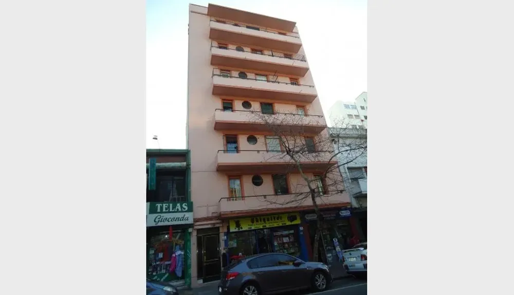 Fachada del edificio donde se ubica la unidad a rematar