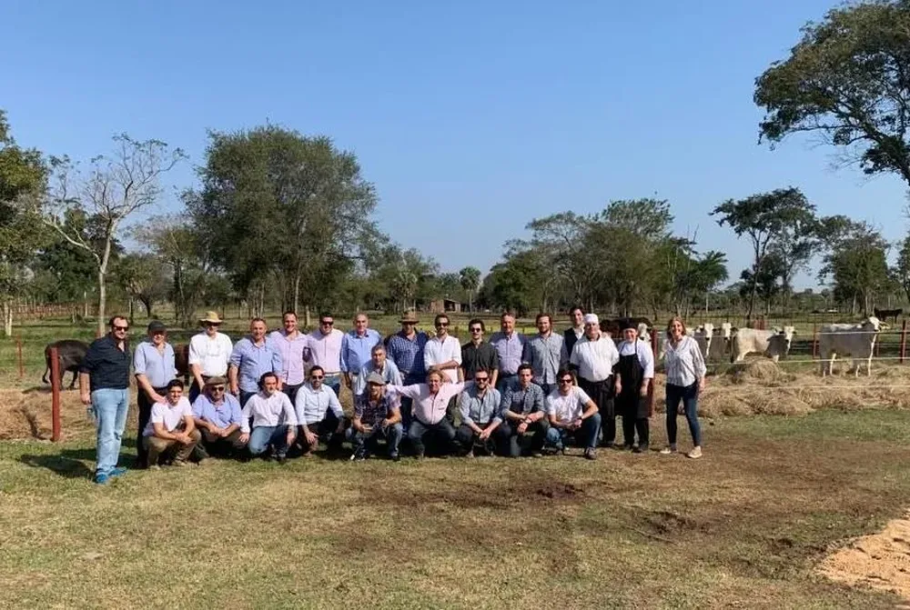 Una delegación de 21 personas vinculadas a Plazarural visitaron instalaciones agropecuarias en Paraguay.