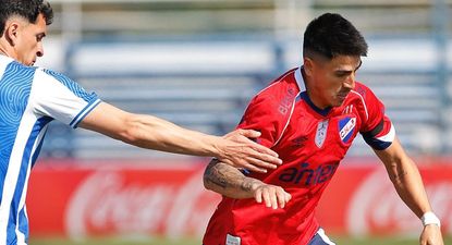 Alejandro Martínez frente a Alexis Piega en la vista de Nacional a Cerro Largo por la octava fecha del Torneo Clausura