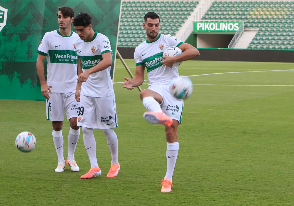 Rafa Mir, con la camiseta de El Elche. (EFE)