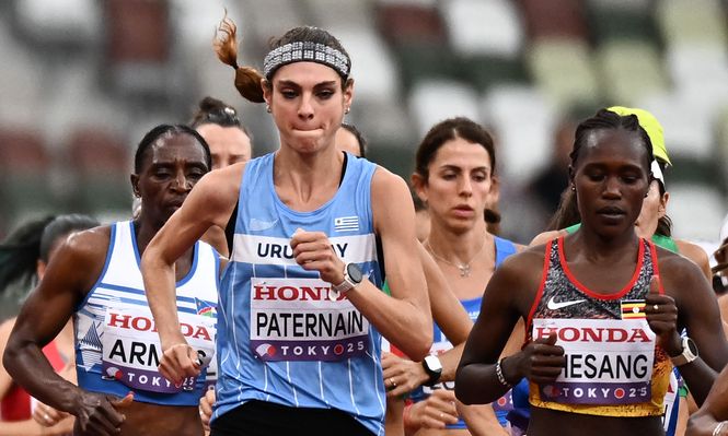 Julia Paternain y Stella Chesang