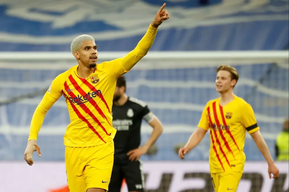 Así celebró su gol Araujo