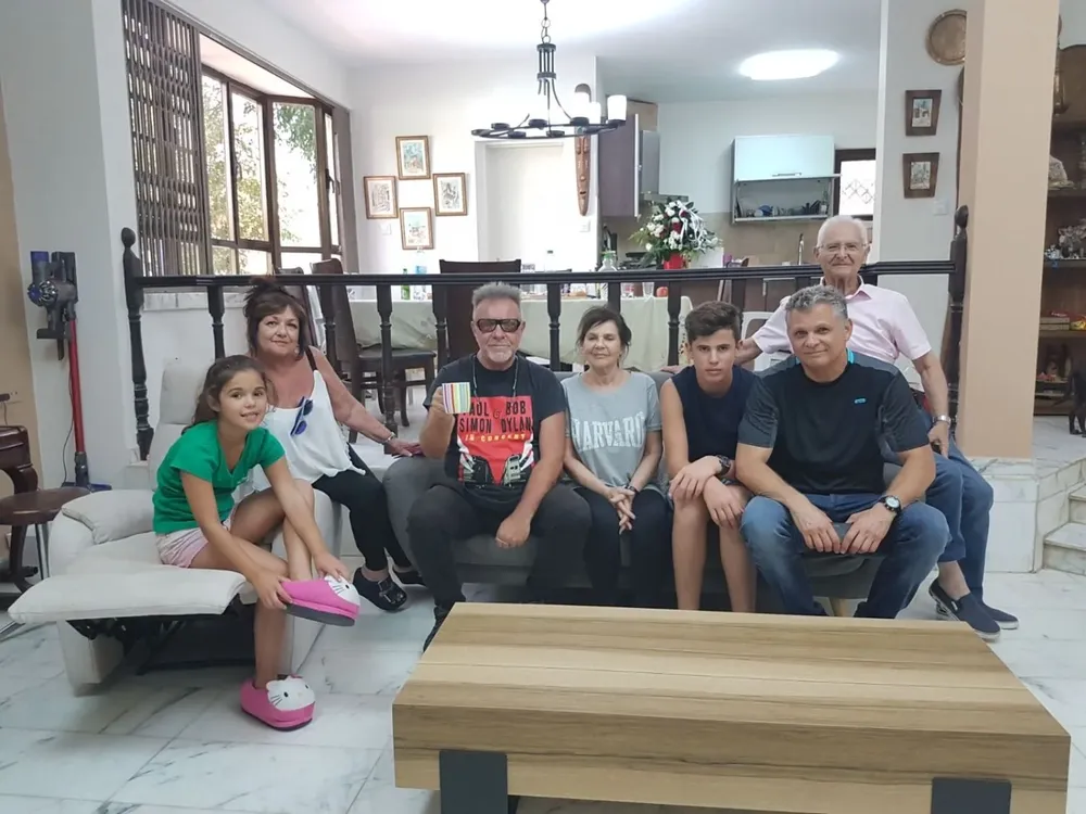 Ron con su tío León Gieco y otros familiares