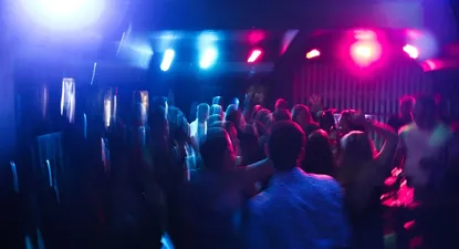 Salones de fiestas reprograman eventos y mandan trabajadores a seguro de paro