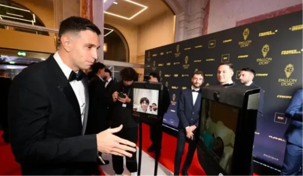 El Dibu asistió a la gala junto a su esposa y habló con la prensa