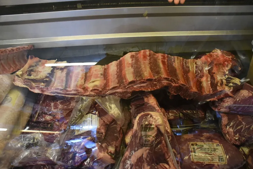 El precio del asado en los comercios ronda hoy los $ 300 por kg al público.