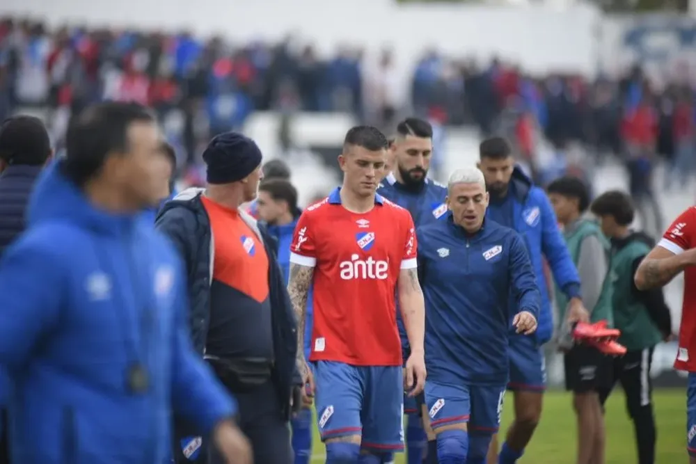 Juan Ignacio Ramírez, de Nacional, se retira cabizbajo tras perder con Danubio