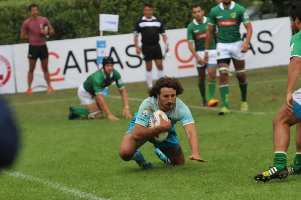 Diego Ardao apoyó así ante Brasil un try que valió un Mundial para Los Teros.