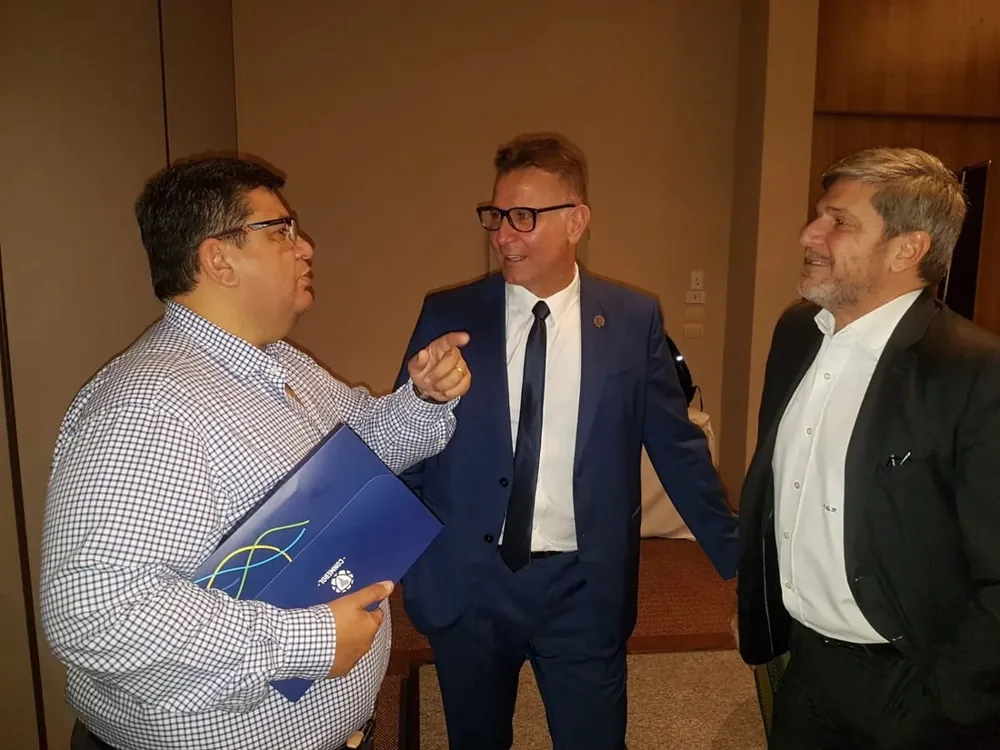 Alejandro Balbi y Jorge Barrera le propusieron a Wilson Seneme implementar el VAR en las finales del Uruguayo