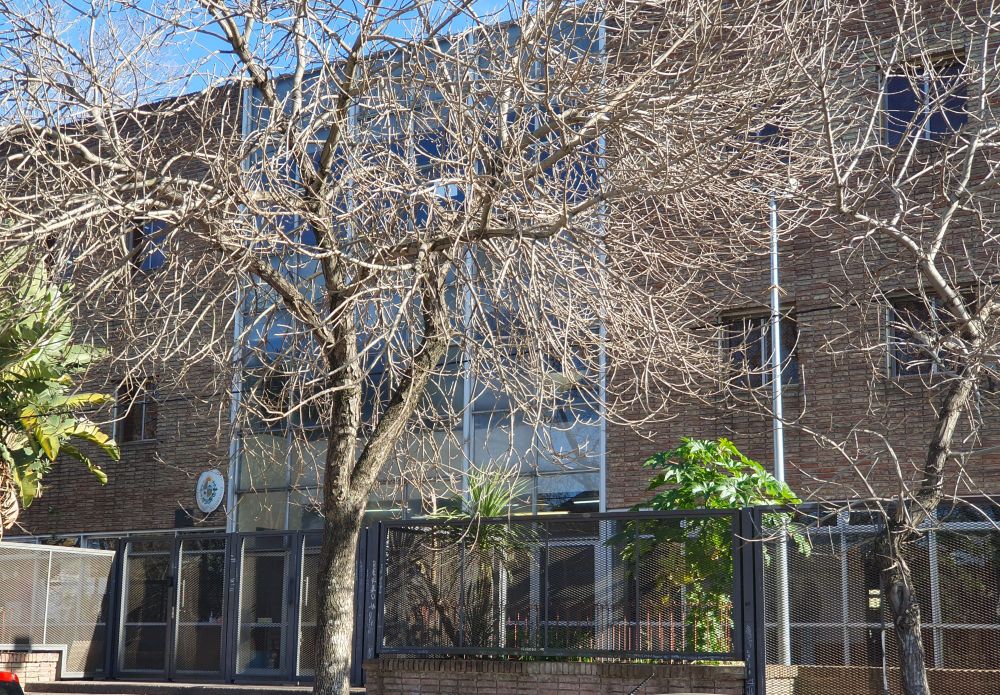 Fachada del Liceo N° 38 de La Teja, ocupado este martes. (Archivo)