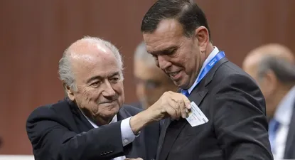 Joseph Blatter y Juan Ángel Napout en el congreso de Zúrich