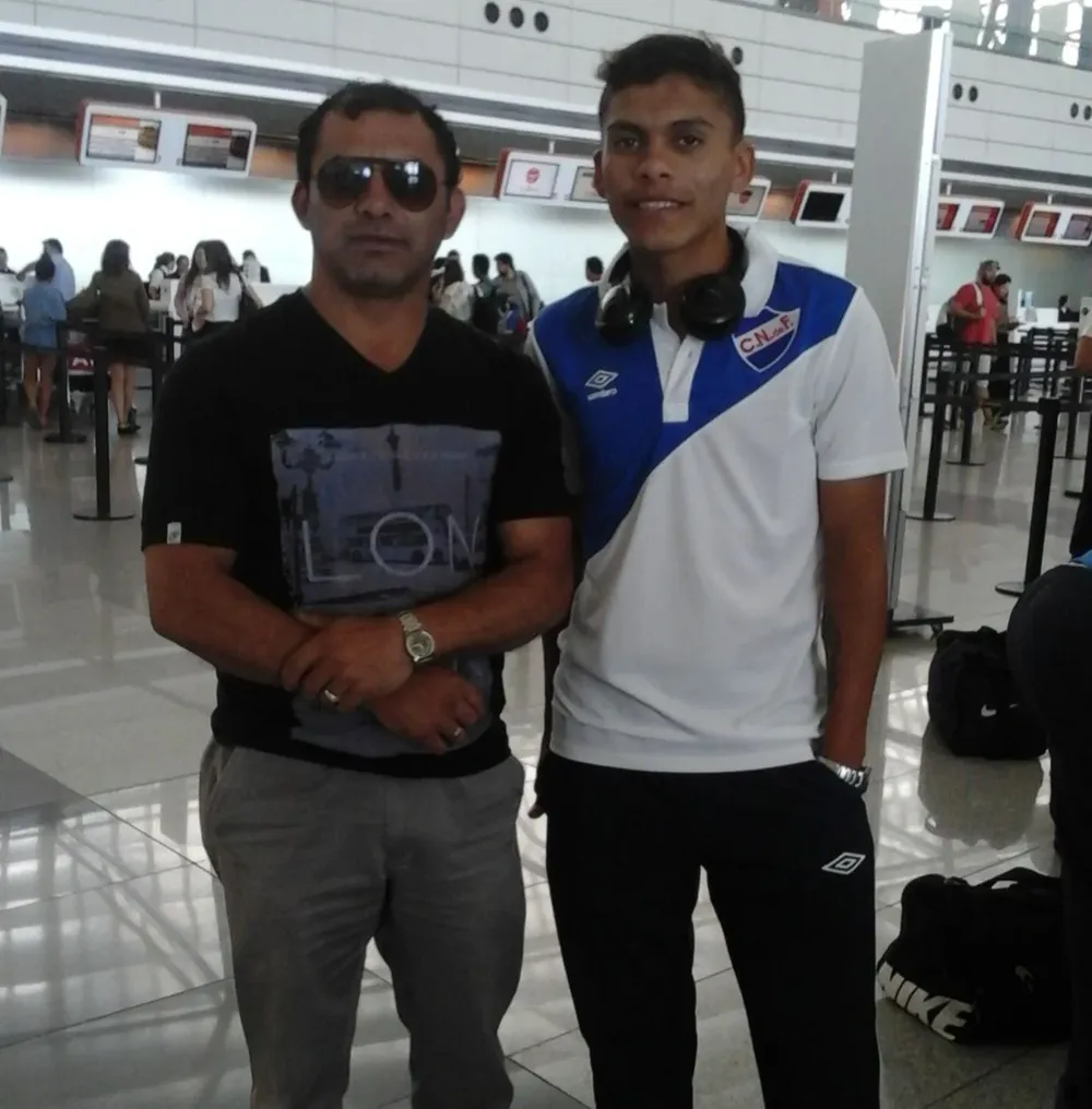 Yonny Ocampo con su hijo Brian, delantero de Nacional y de la selección uruguaya
