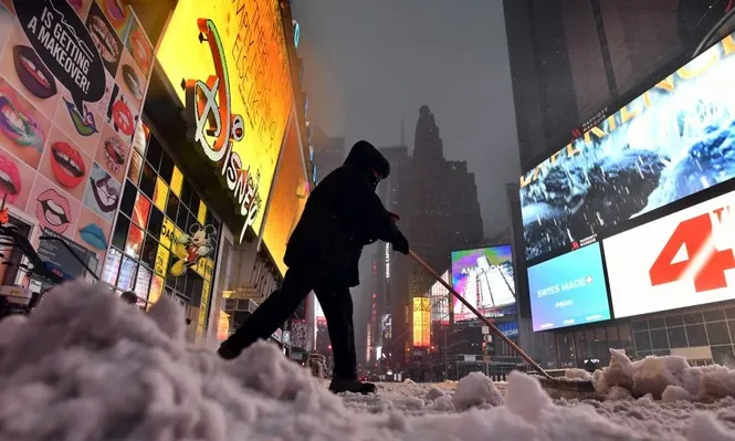 Una tormenta invernal con fuertes nevadas y vientos azotó la costa este de Estados Unido
