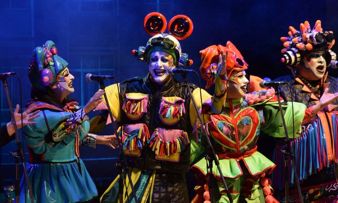 Noche de Fallos: todo el mundo carnavalero expectante.