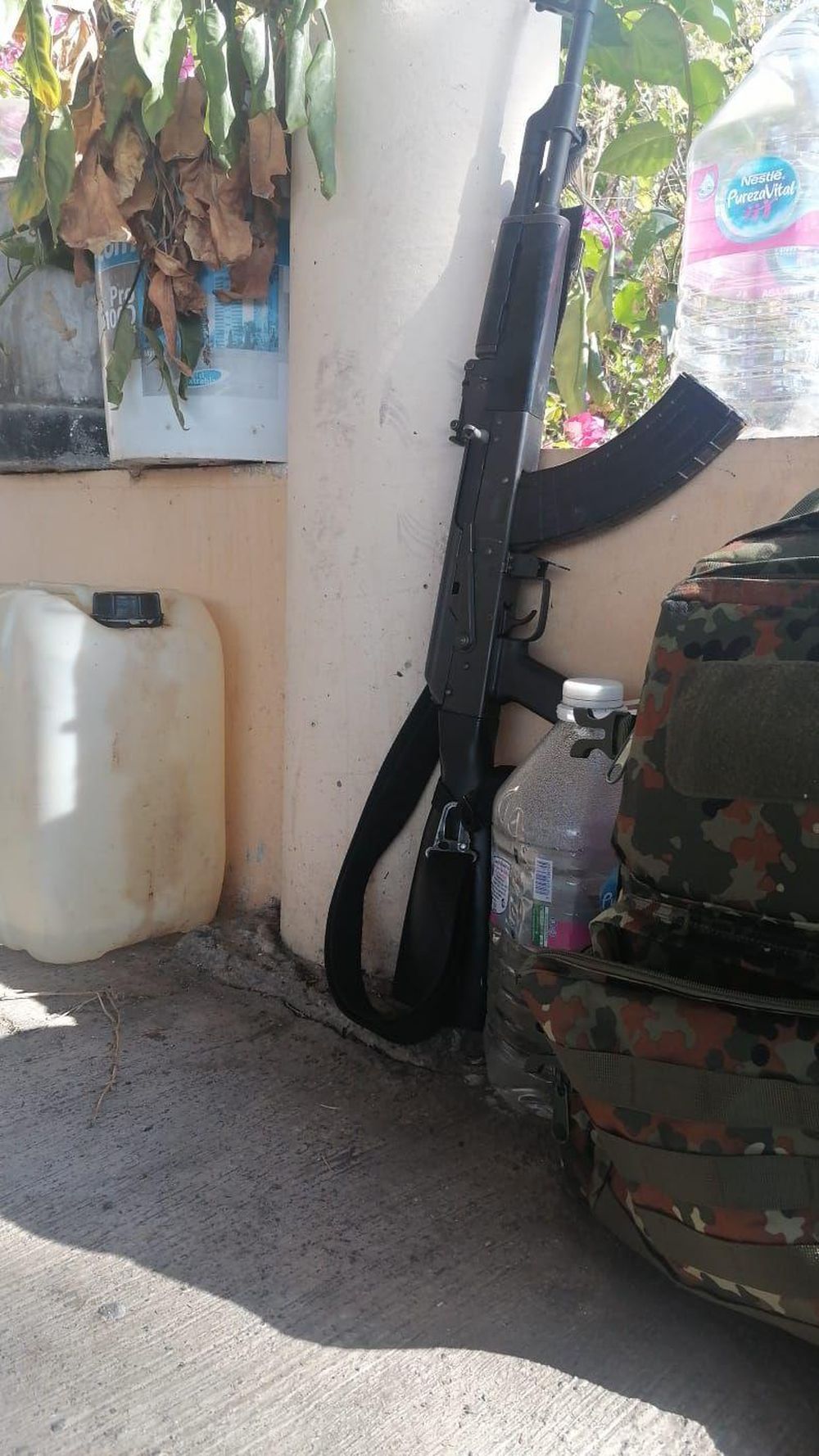 Que le dieran un arma tan sofisticada a Paniagua le hizo sospechar que su trabajo no era el prometido.