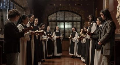 Los domingos: un viaje hacia los Premios Goya con una reflexión profunda sobre la fe, la vocación y la familia