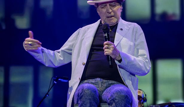 Invadido por la nostalgia, Joaquín Sabina regresó a su Úbeda natal con un emotivo concierto