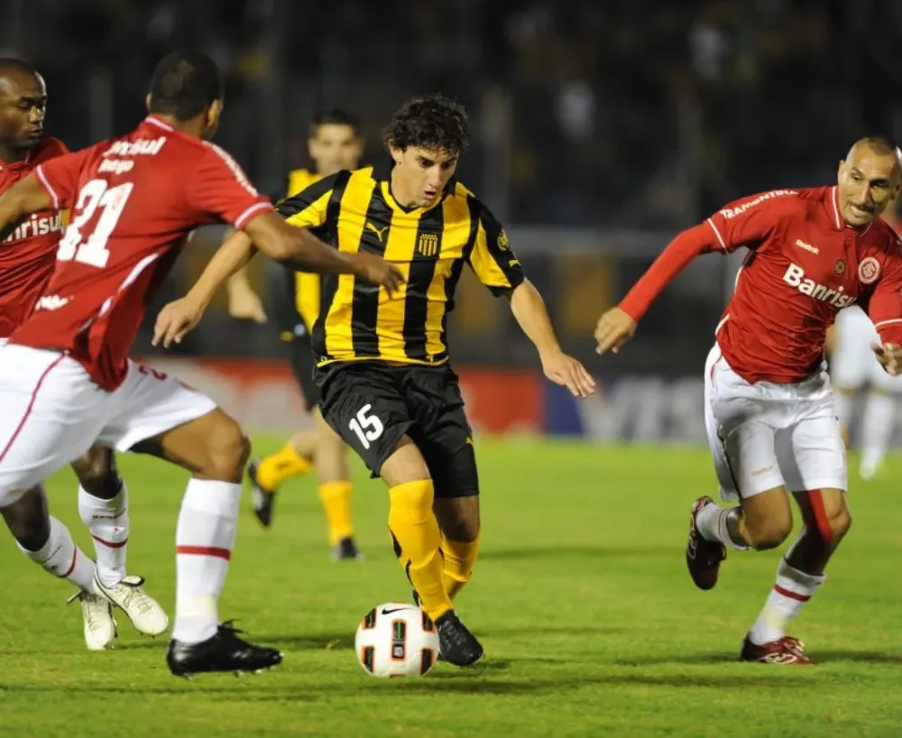 Peñarol se juega todo esta noche ante Católica