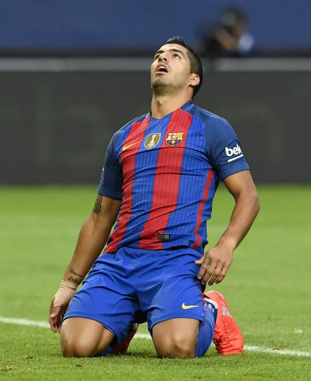 La captura del momendo donde Suárez insulta al jugador inglés