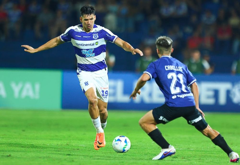 Imagen del partido entre 2 de Mayo y Sporting Cristal por la Copa Libertadores