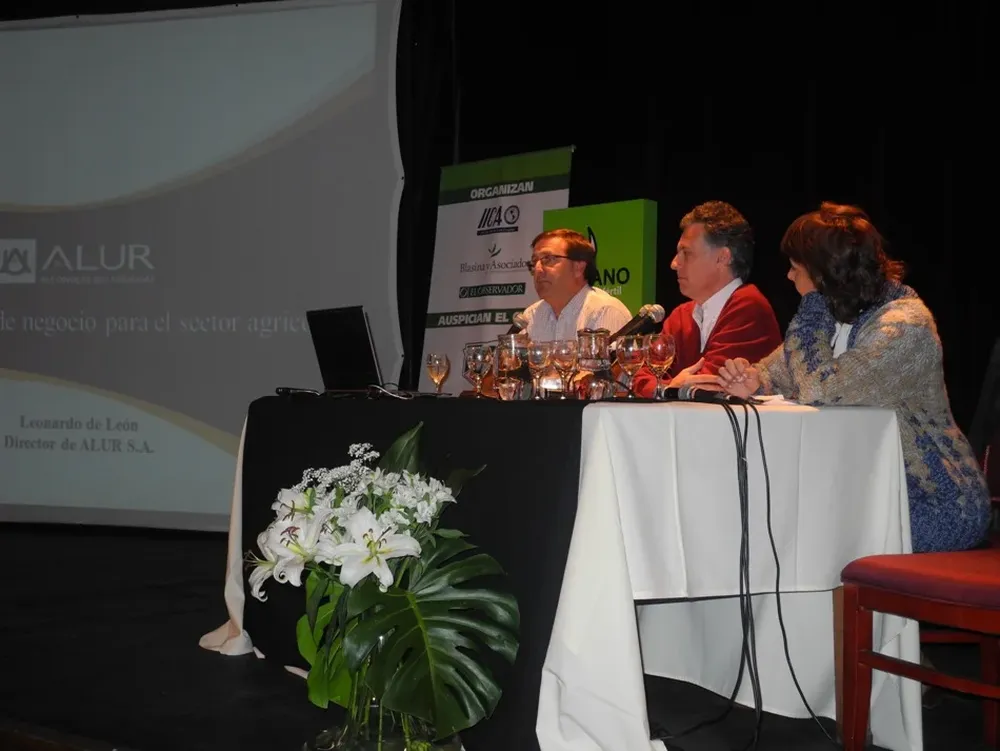 De León presentó los proyectos productivos de ALUR