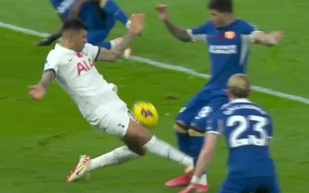 La fuerte plancha del Cuti a Enzo