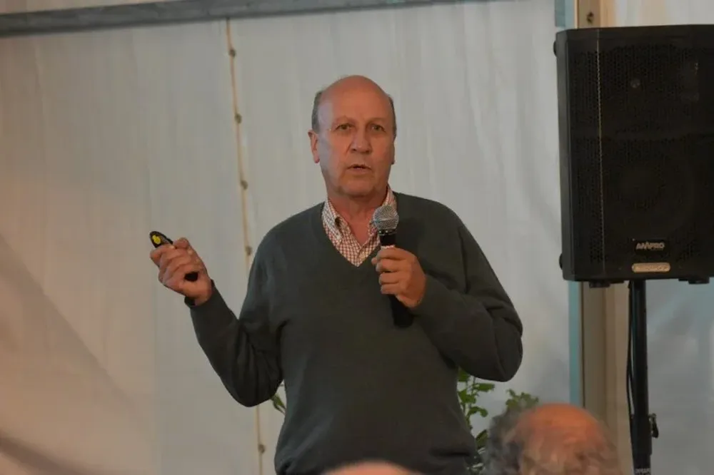 Gabriel Capurro Álvarez durante la conferencia