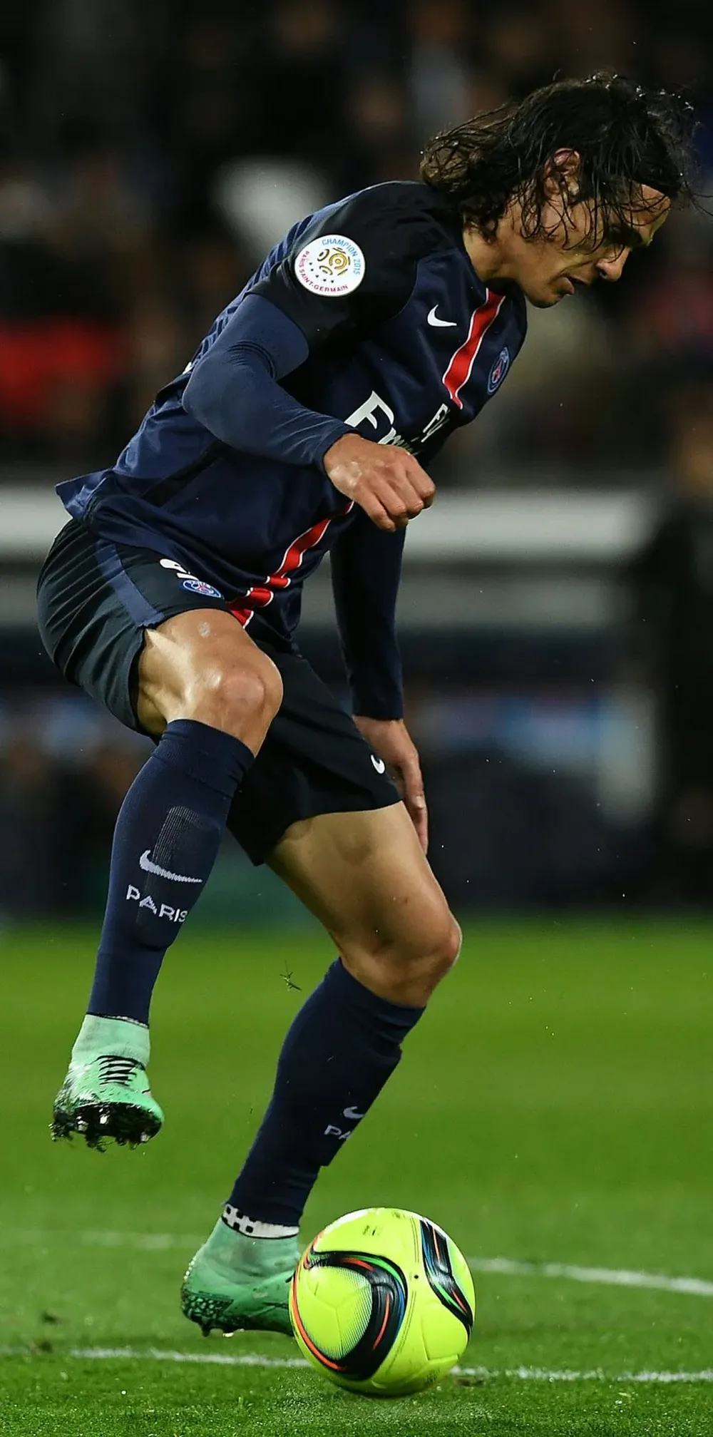 Edinson Cavani, marcó tres goles ante Ajaccio