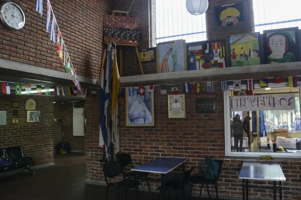 El liceo Jubilar se vistió de espíritu mundialista con múltiples banderines