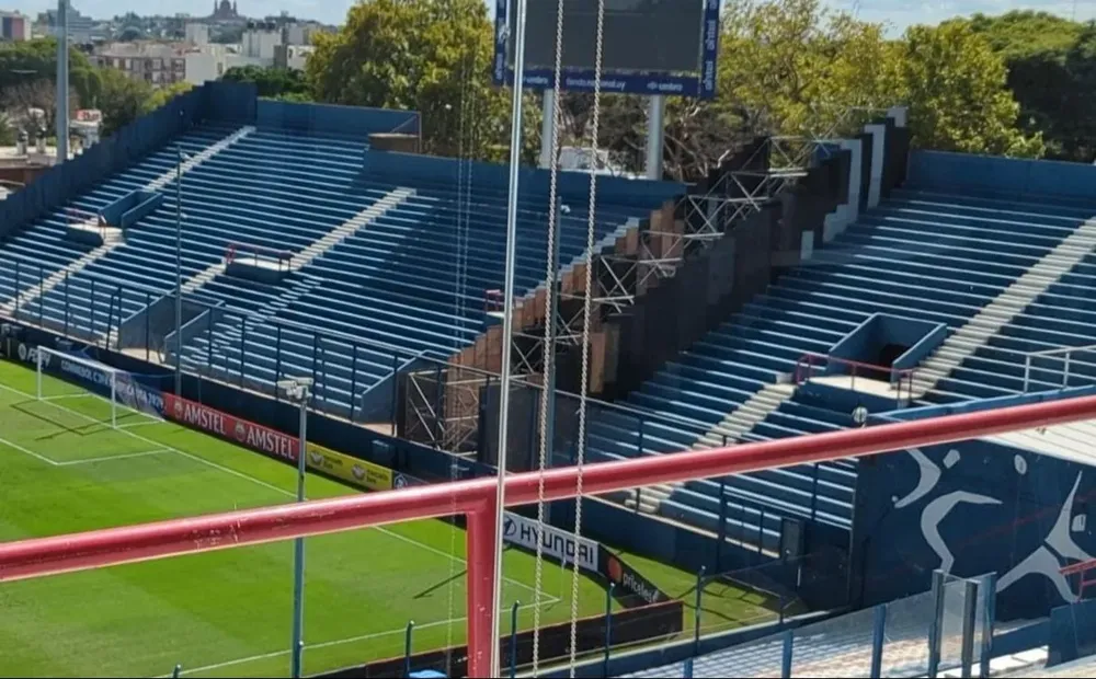 Tribuna Héctor Scarone en el Gran Parque Central