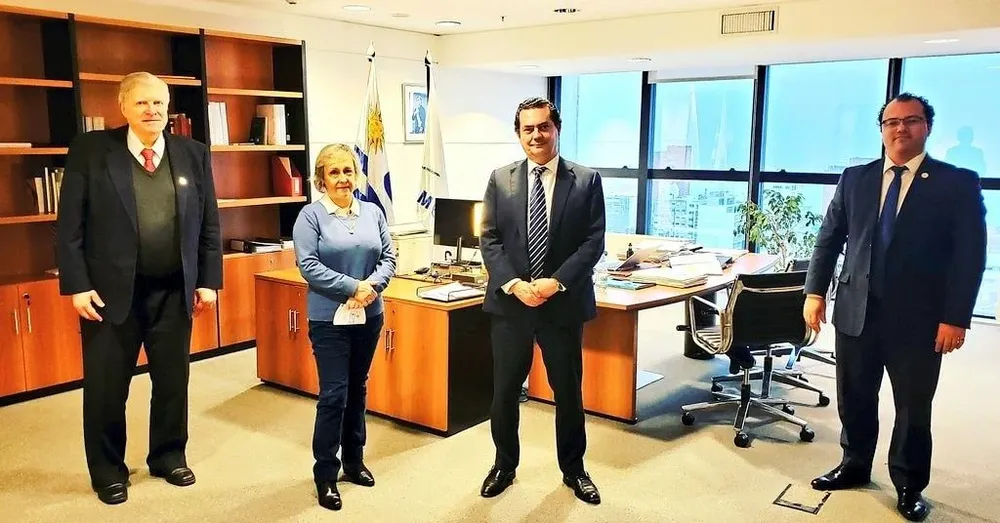 Representantes del Colegio Médico del Uruguay.