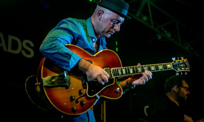 El guitarrista italiano Alessio Menconi y la MVD Big Band cerrarán el Festival de Jazz de Montevideo el próximo sábado