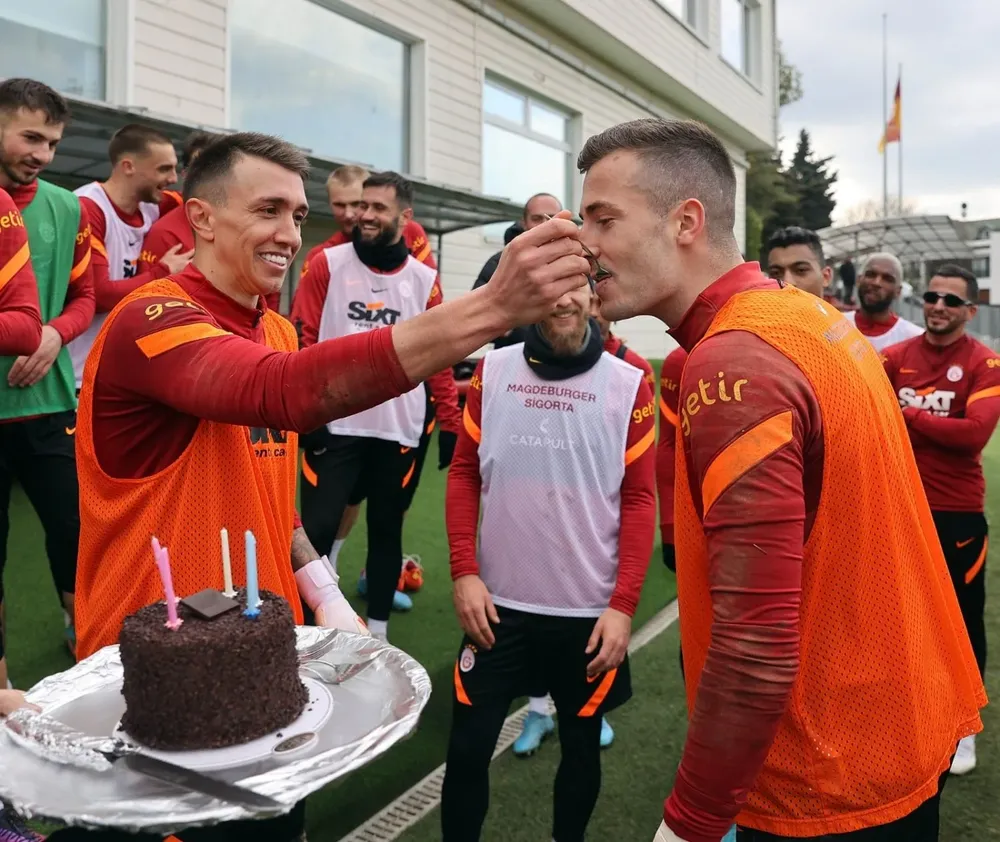 Buena onda: Muslera en el cumple de Iñaki Peña, quien lo reemplazó