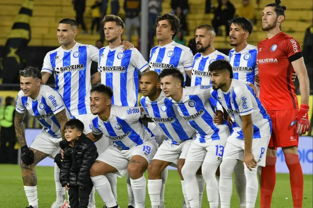 Cerro Largo en el Campeón del Siglo