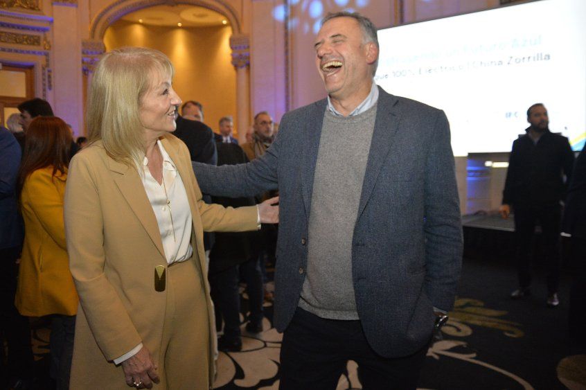 Carolina Cosse y Yamandú Orsi