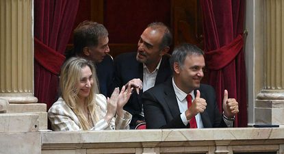 Pese al récord de preguntas y el clima adverso, la bancada libertaria descarta temor por la llegada de Manuel Adorni a Diputados el 29 de abril.