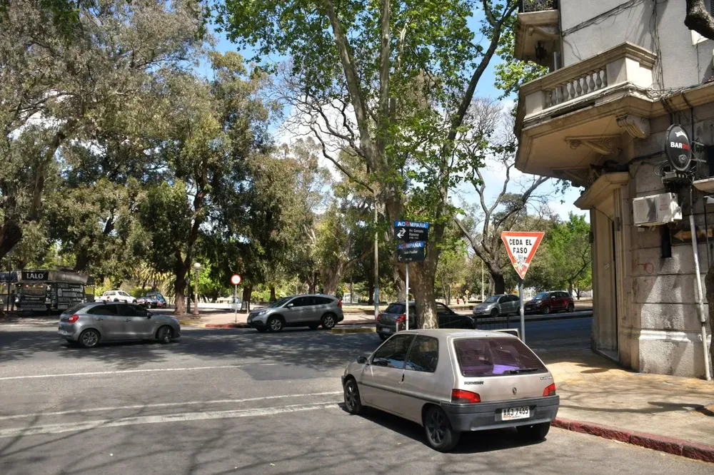 Esquina de Juan Paullier y Gonzalo Ramírez, donde la policía encontró al joven tirado en el suelo con un disparo en la cabeza