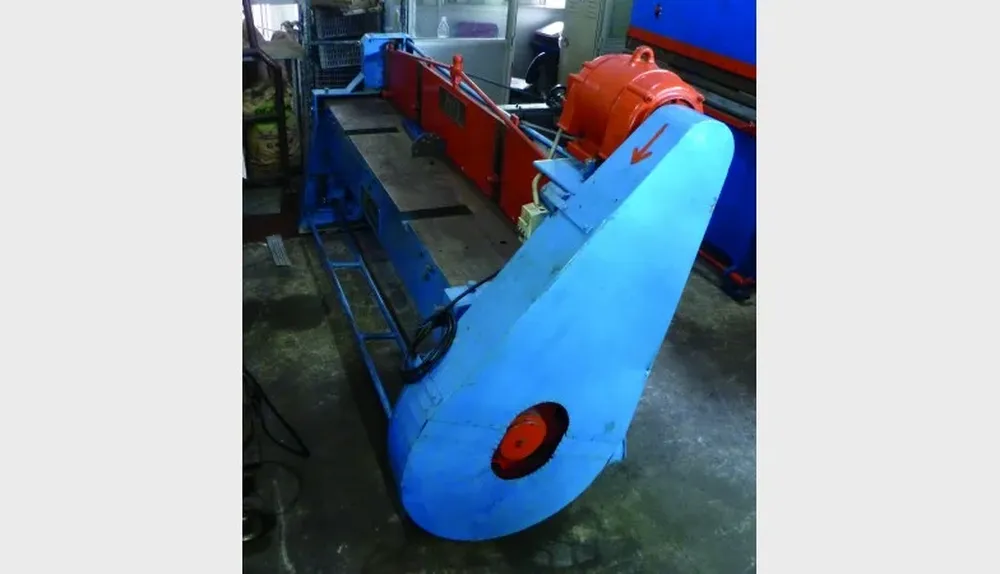 Una guillotina mecánica de hasta dos metros