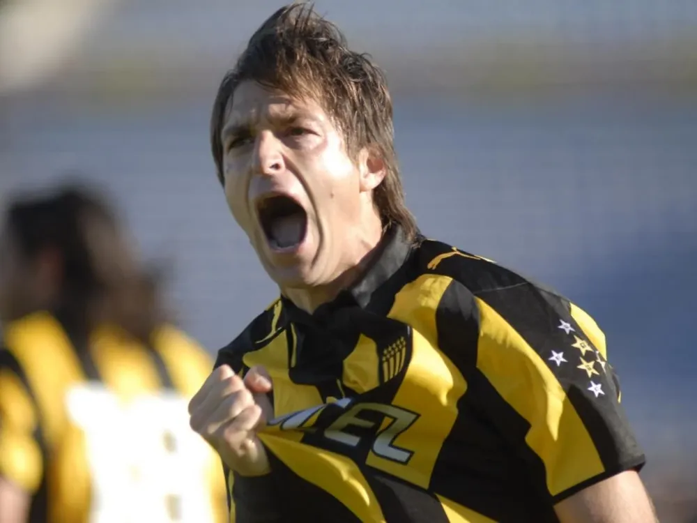 El delantero se retiró sentido