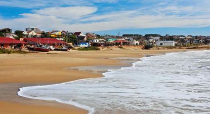 La reconversión de Rocha: nuevos residentes y una temporada que pone sus fichas en la clase media sin el desmadre de los jóvenes