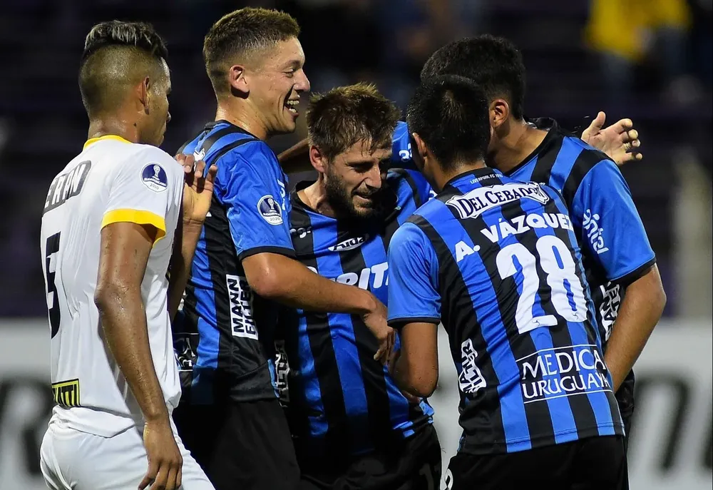 Liverpool se floreó con Llaneros