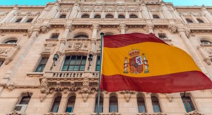 universidad de espana beca a jovenes de latinoamerica para estudiar en 2025, ¿como aplicar?