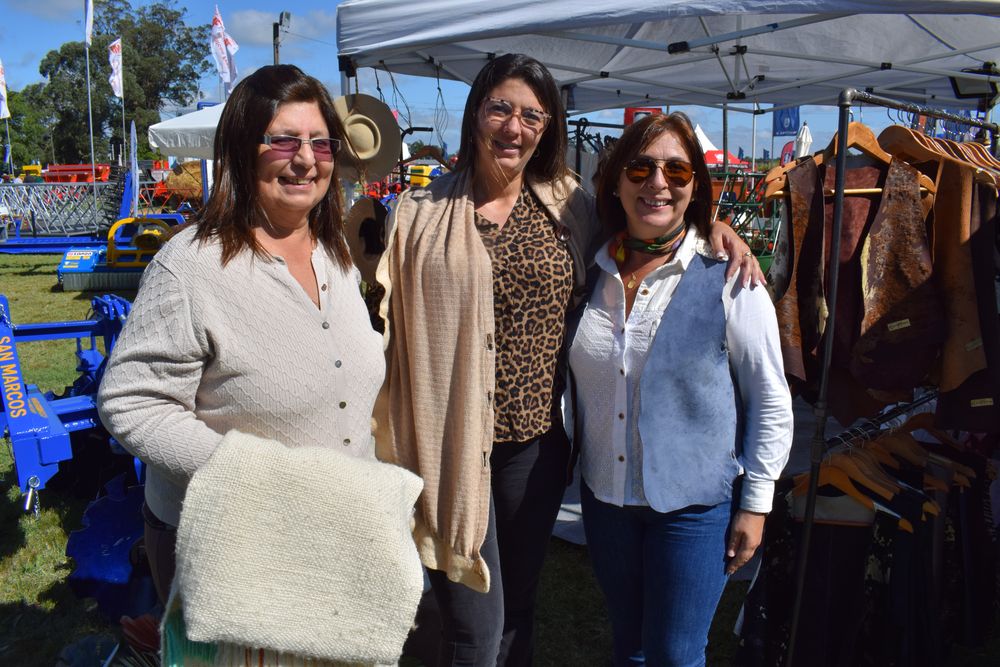 Expo Rural de Melilla: Patricia Gigena, María Sara Rodríguez y Cecilia Casulo.