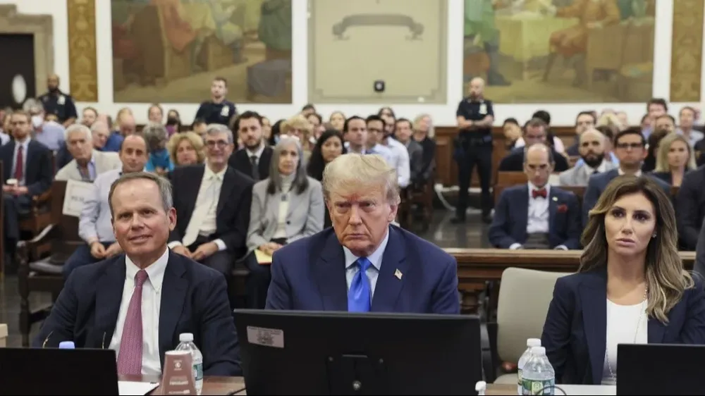 Trump en el tribunal: Estamos ante una fiscal general racista que montó un espectáculo de terror, dijo al salir.