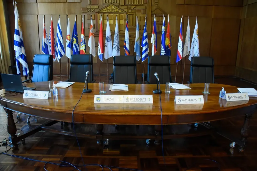 El pico a pico de los intendentes por bancadas que generó críticas de Orsi