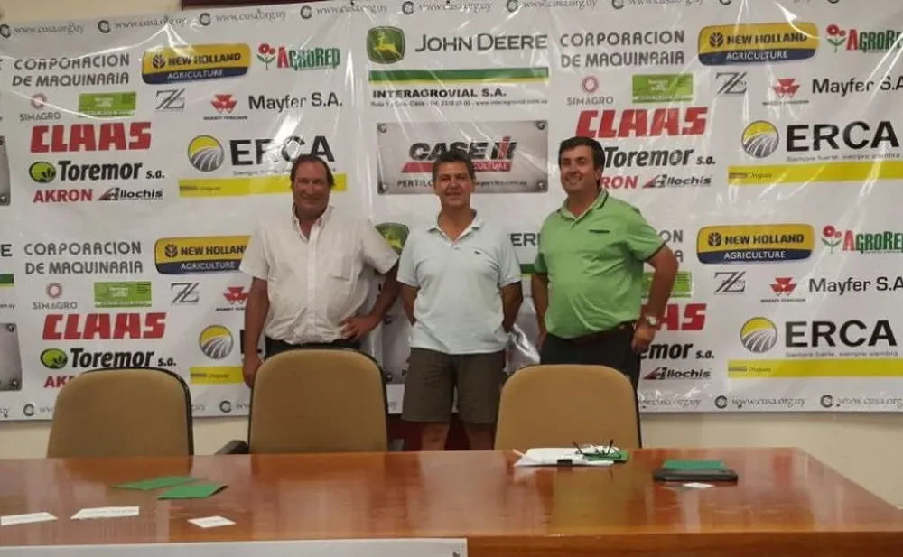 Eduardo Griffin (secretario), Luis Graña (presidente) y Enrique Erlatz (tesorero) durante el plenario.