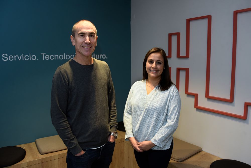 César Pizzini, director de Plus Ultra, Patricia Salas, Sales Manager de Ricoh.