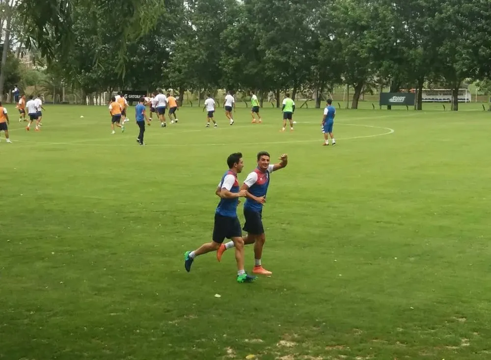 Jorge Fucile y el juvenil Diego Coelho, hijo de Walter Fabián