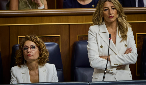 Yolanda Díaz en la sesión de control junto con María Jesús Montero